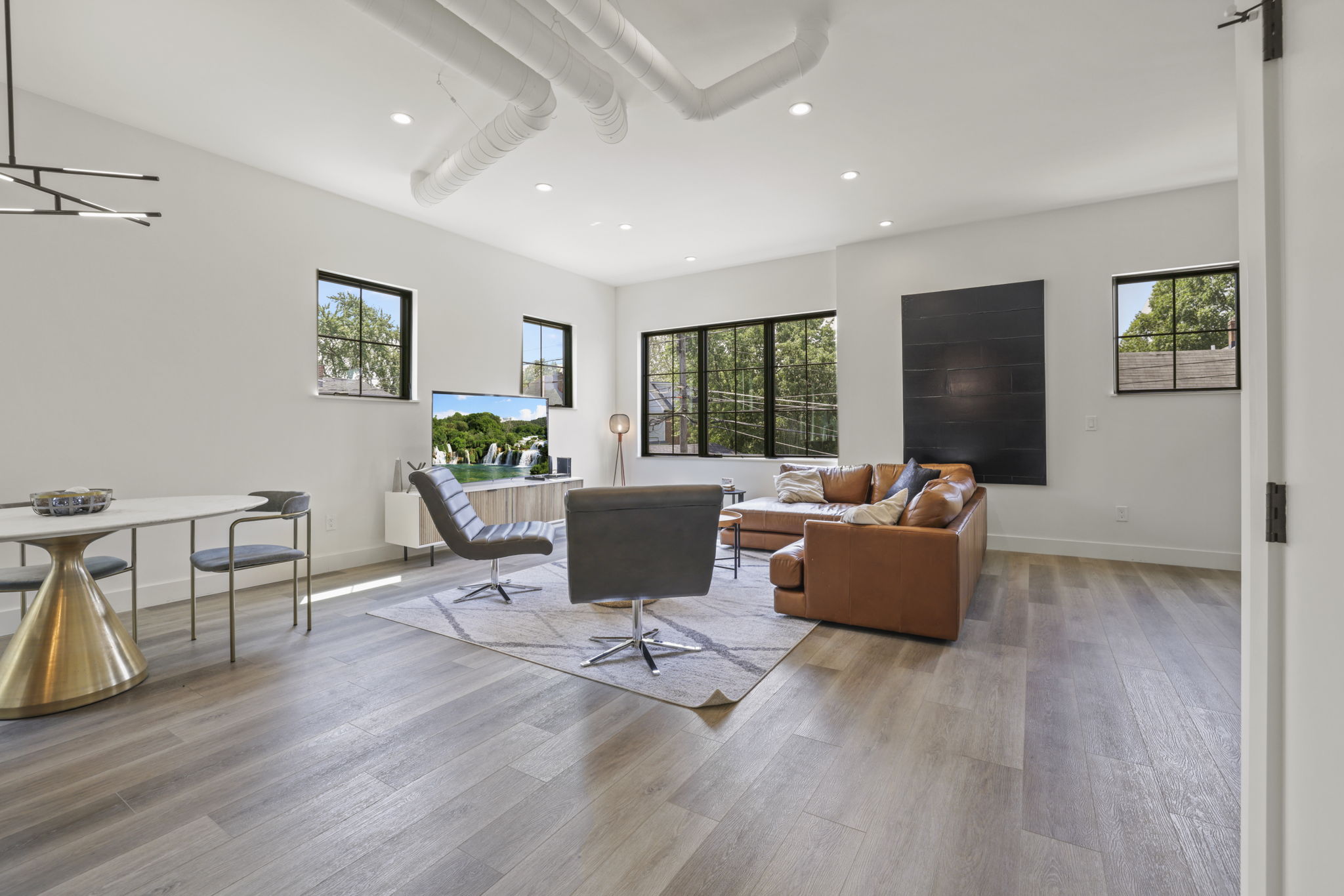 17 web or mls GR7A1424