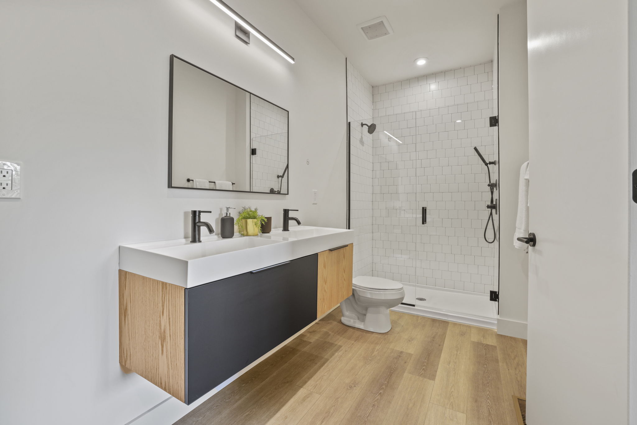 44 web or mls GR7A1349 1