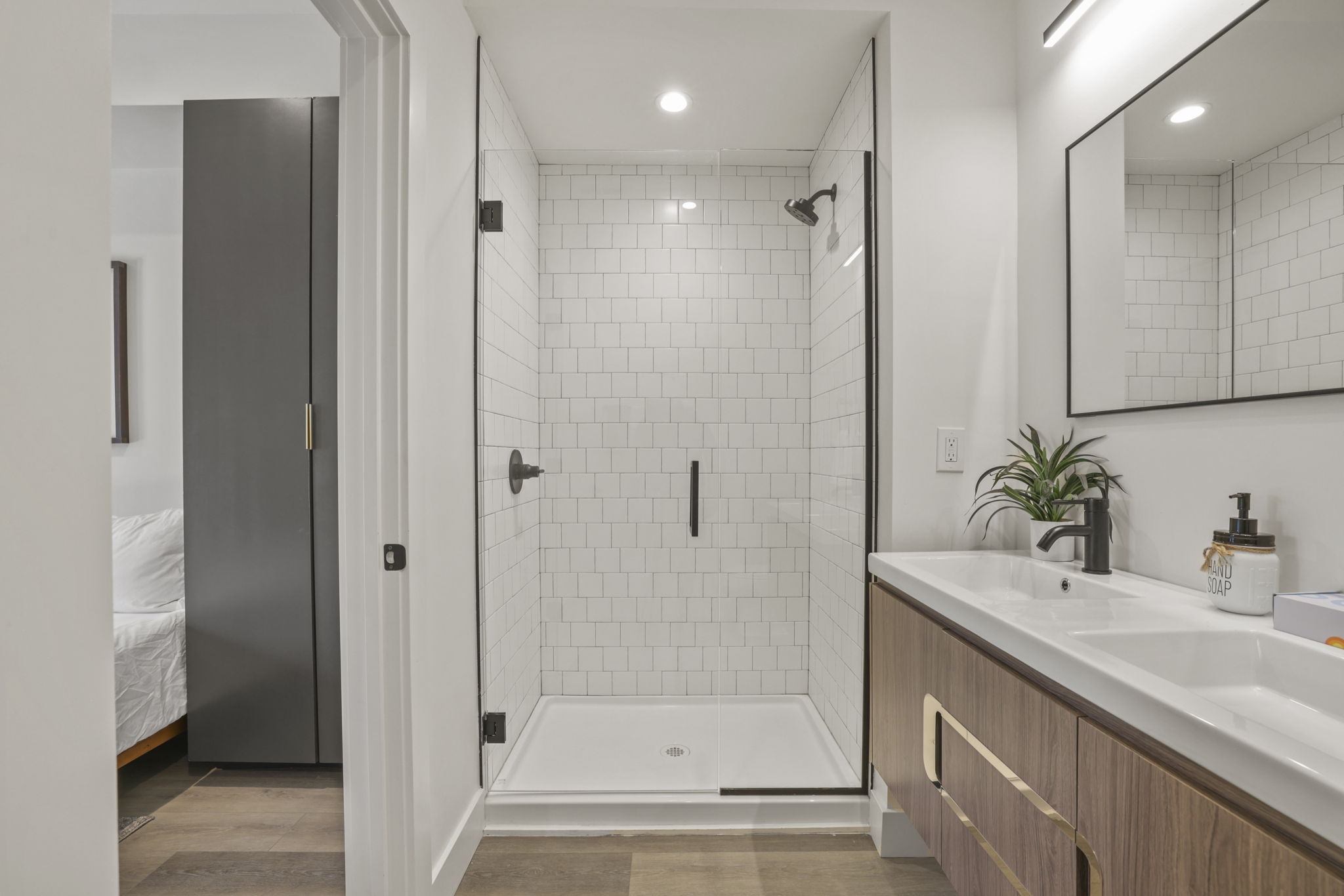 6 web or mls GR7A1154 2