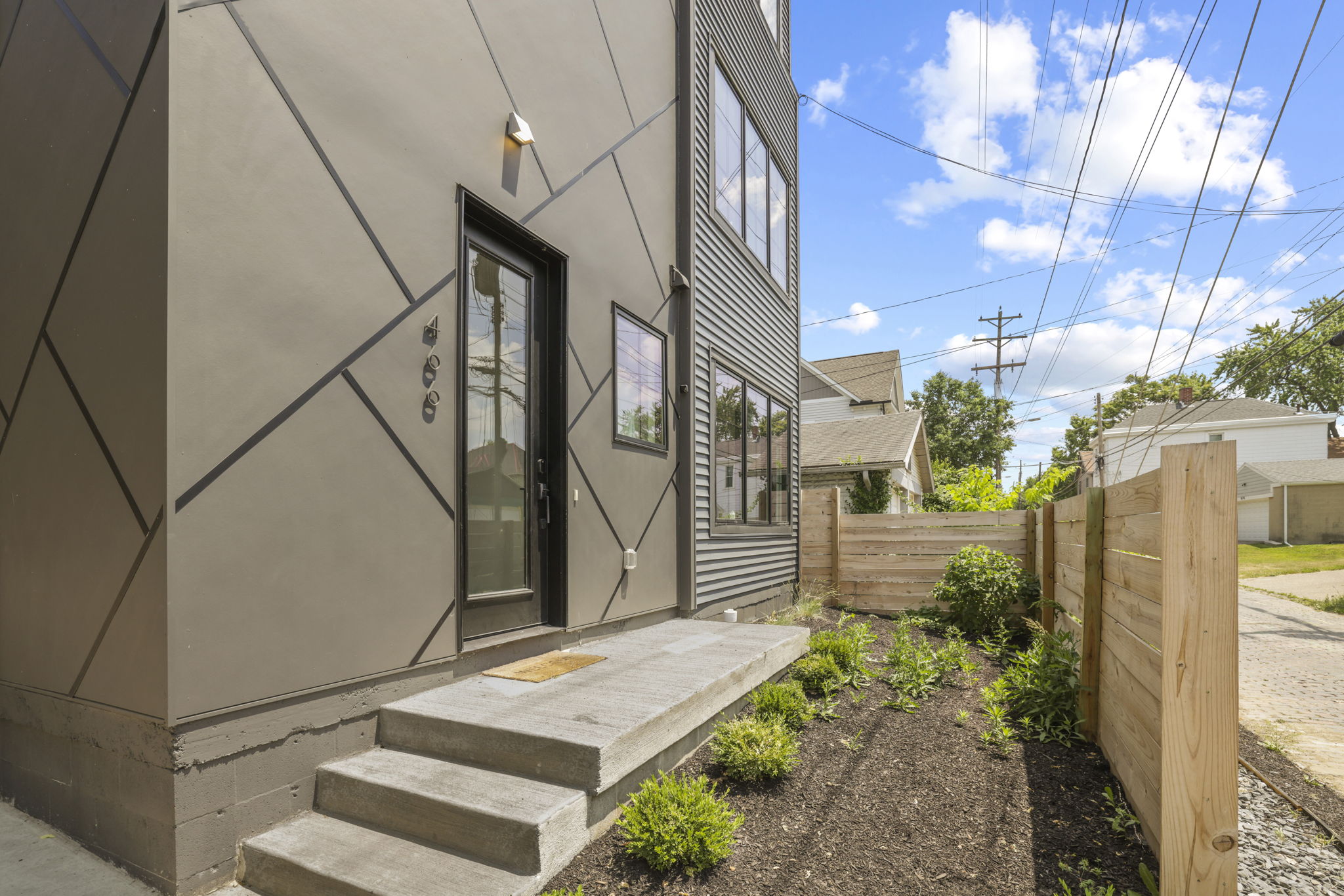 61 web or mls GR7A1634