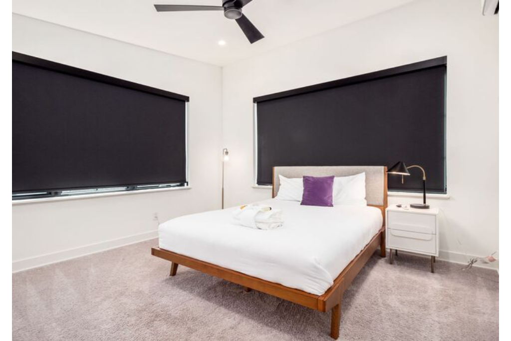 Beautiful Bedroom With Queen Sized Bed2