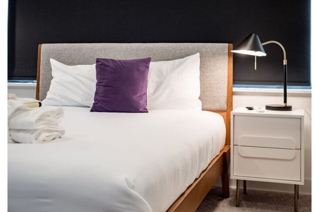 Cute bedside table and a small lamp2