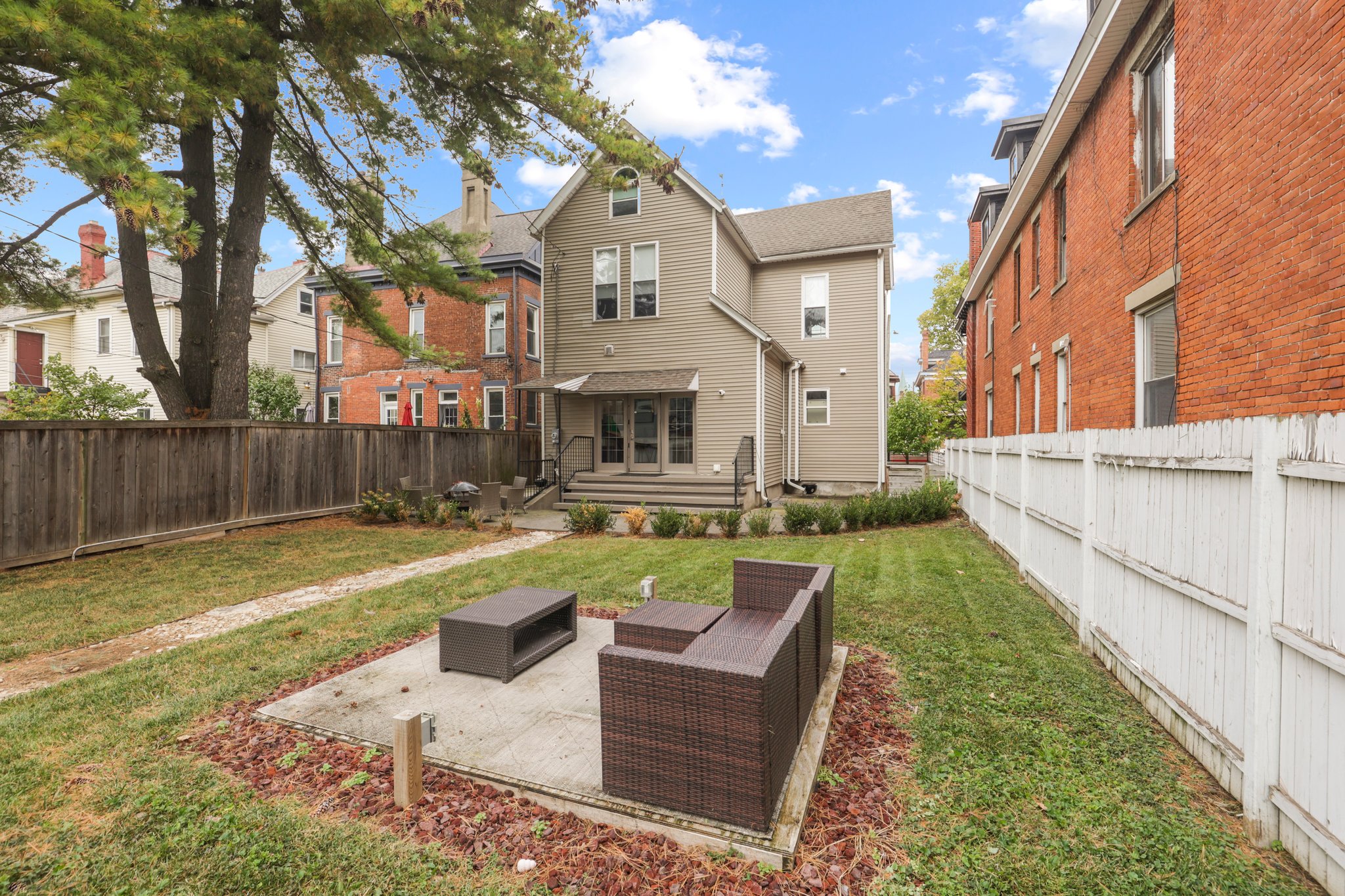 14 web or mls 0N4A1972