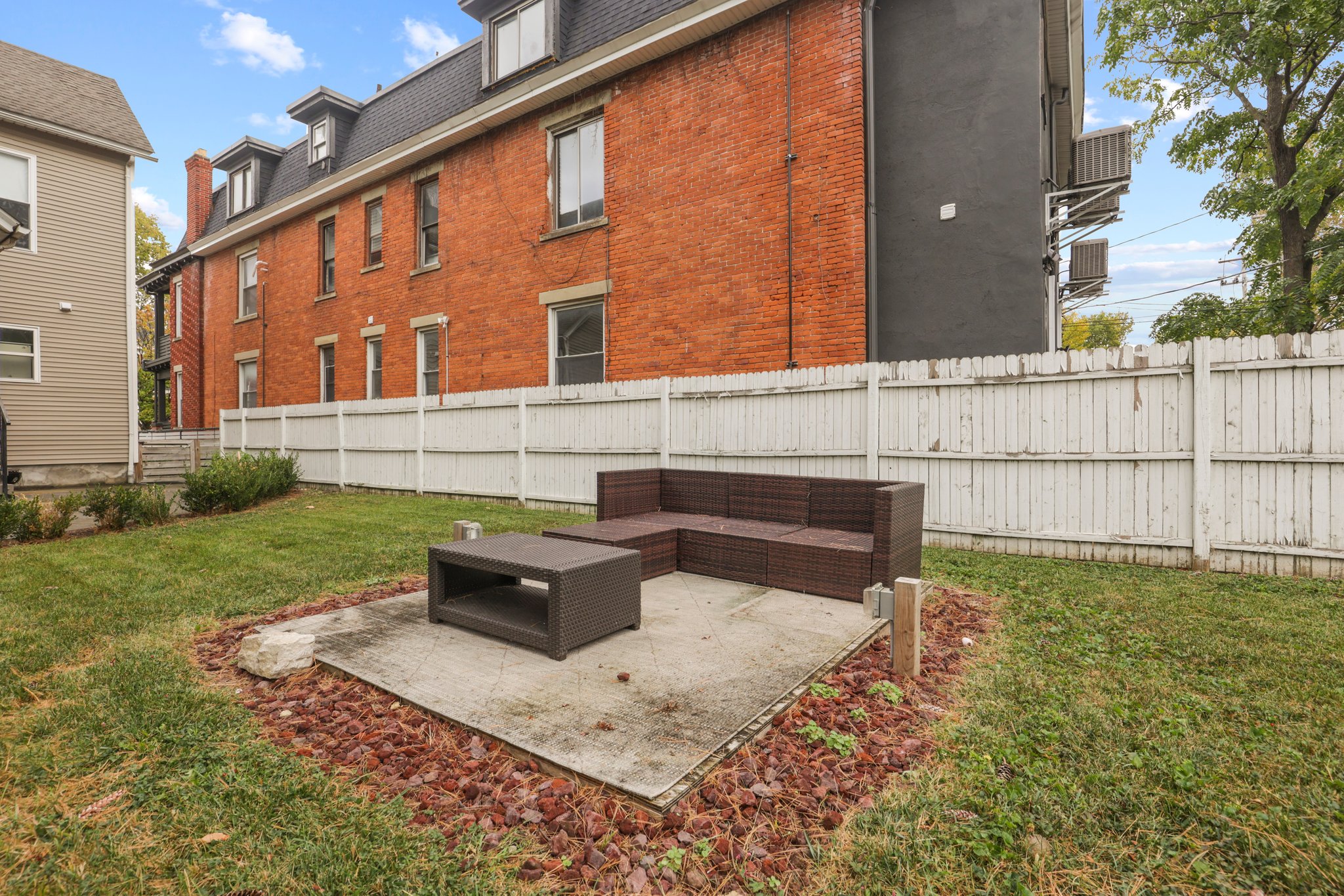 15 web or mls 0N4A1974