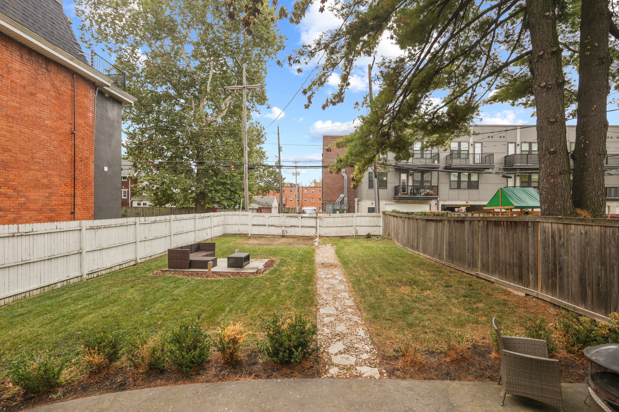 17 web or mls 0N4A1976