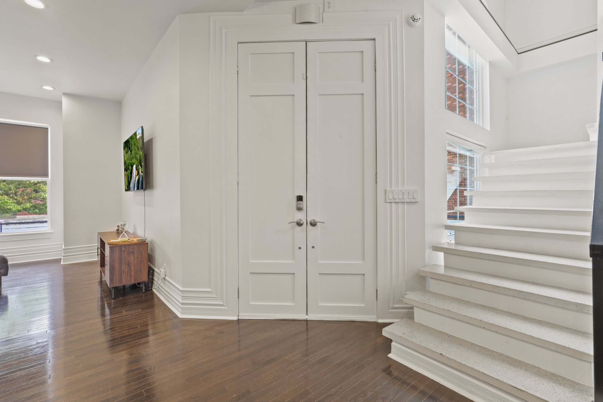 19 web or mls 0N4A1981