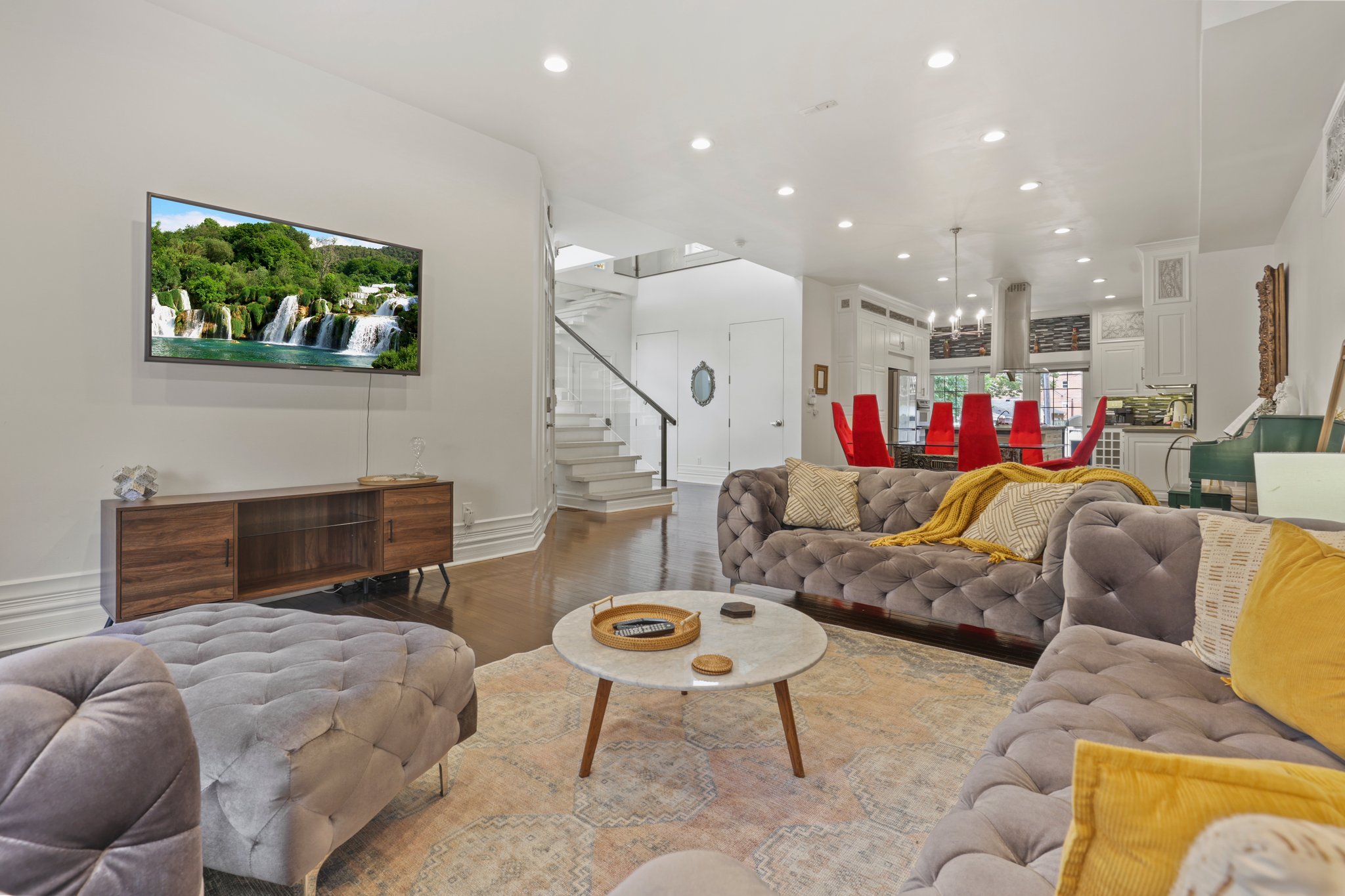 24 web or mls 0N4A2006