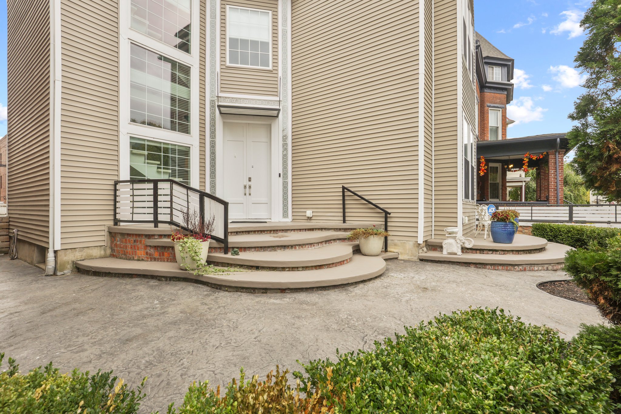 3 web or mls 0N4A1957