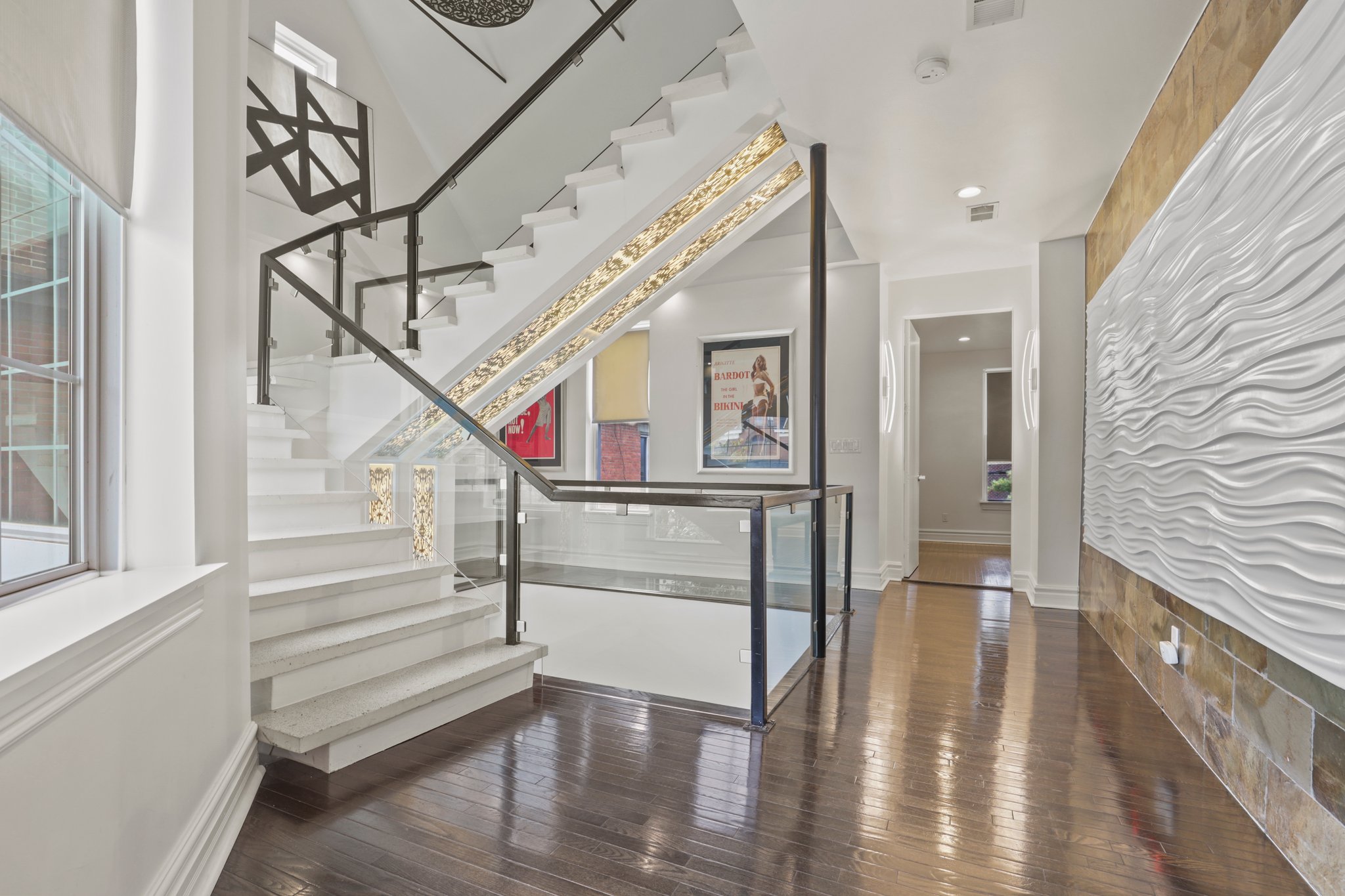 52 web or mls 0N4A2161