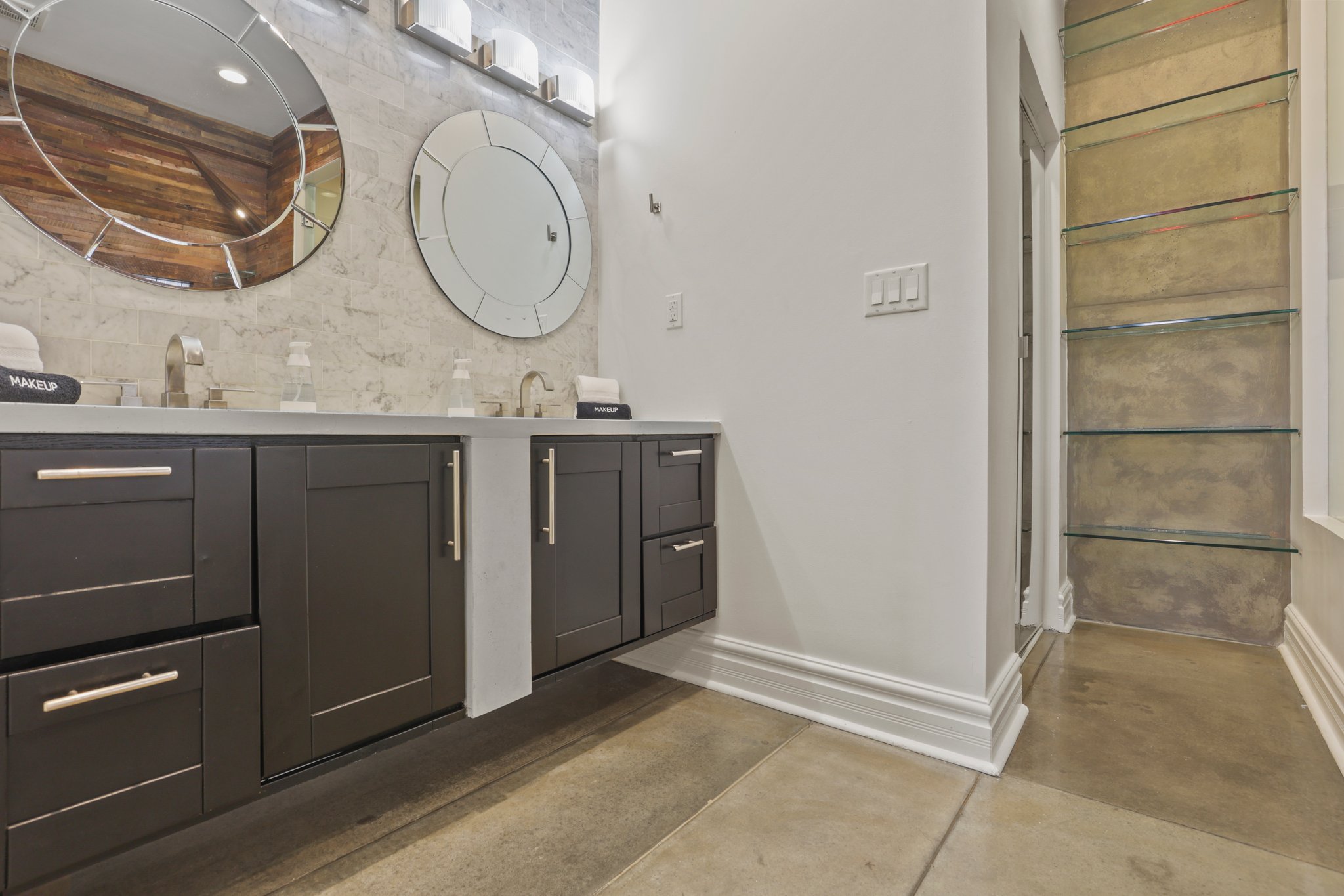 60 web or mls 0N4A2201