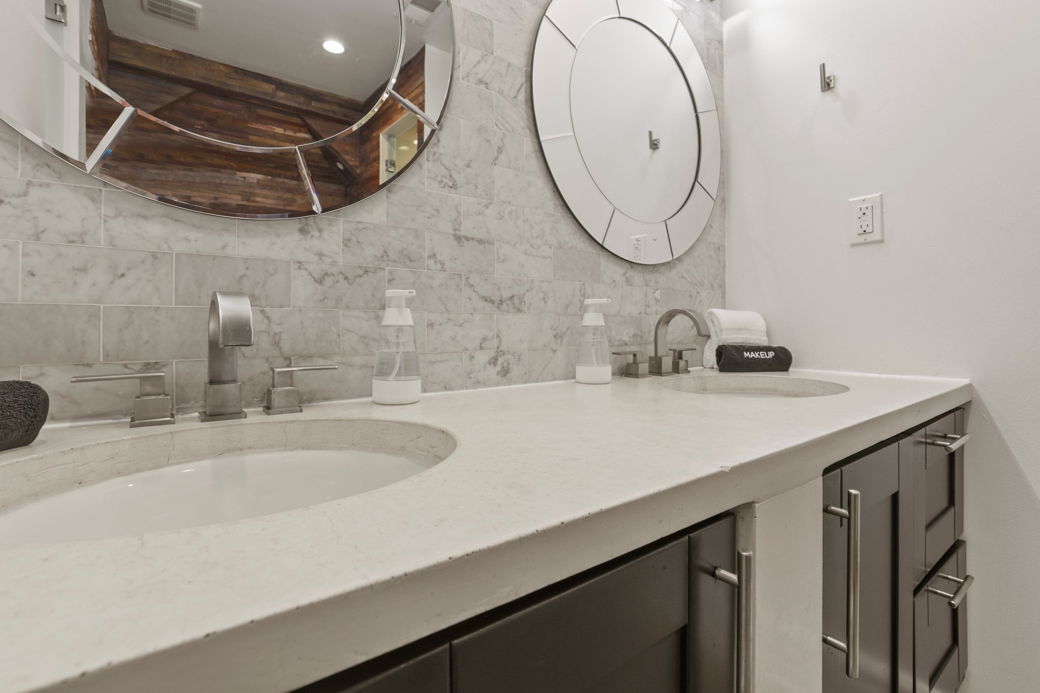 62 web or mls 0N4A2211