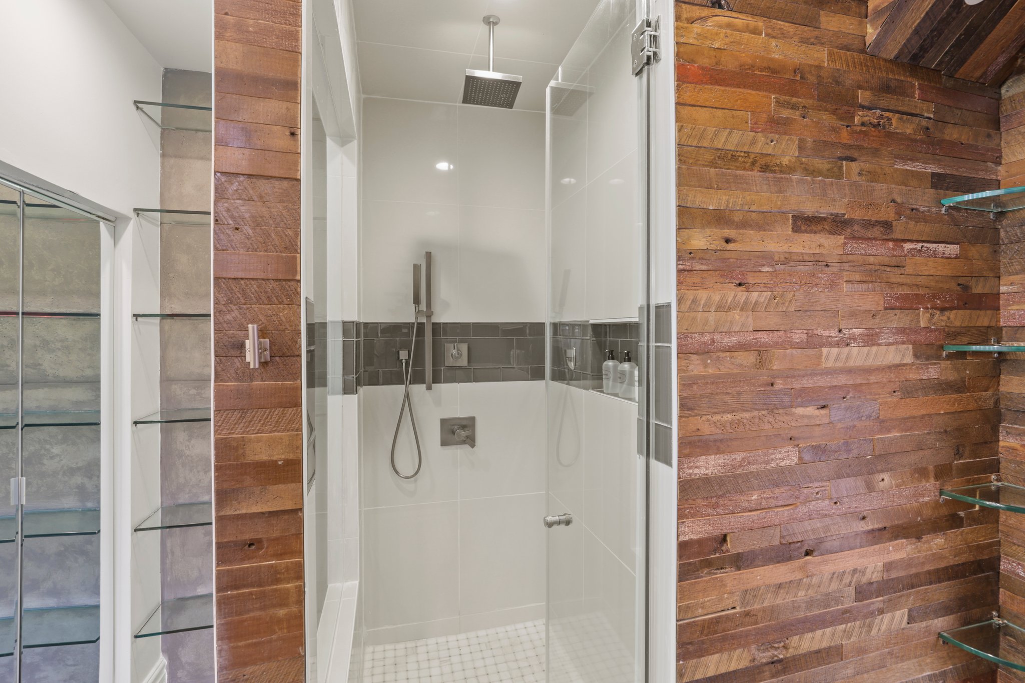 63 web or mls 0N4A2221