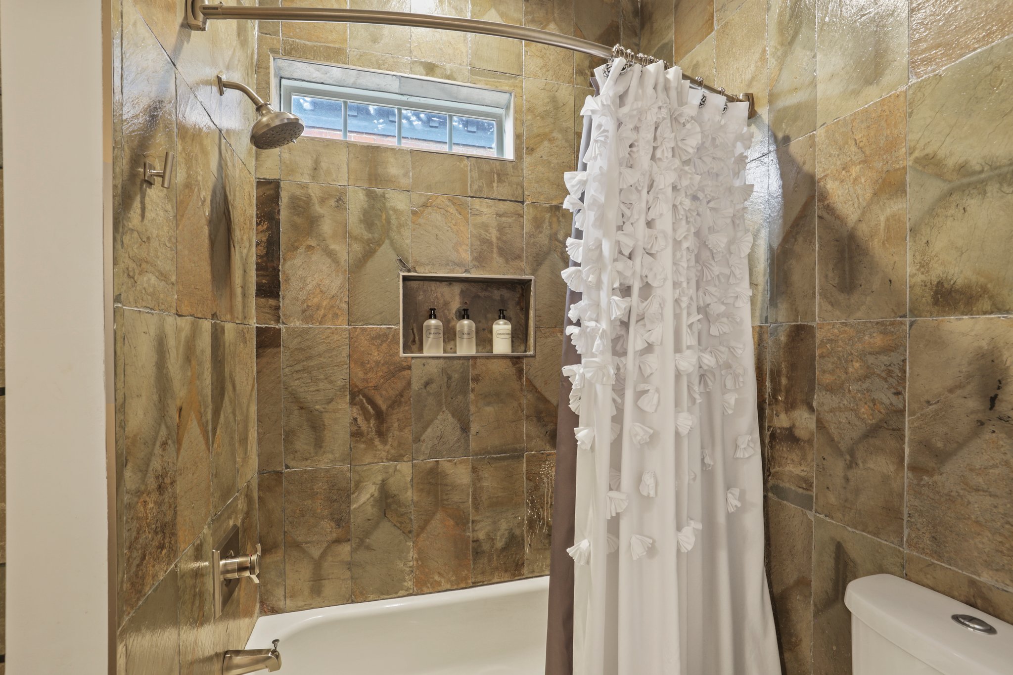 72 web or mls 0N4A2271