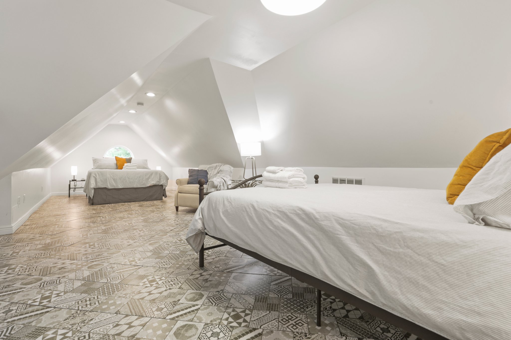 75 web or mls 0N4A2286